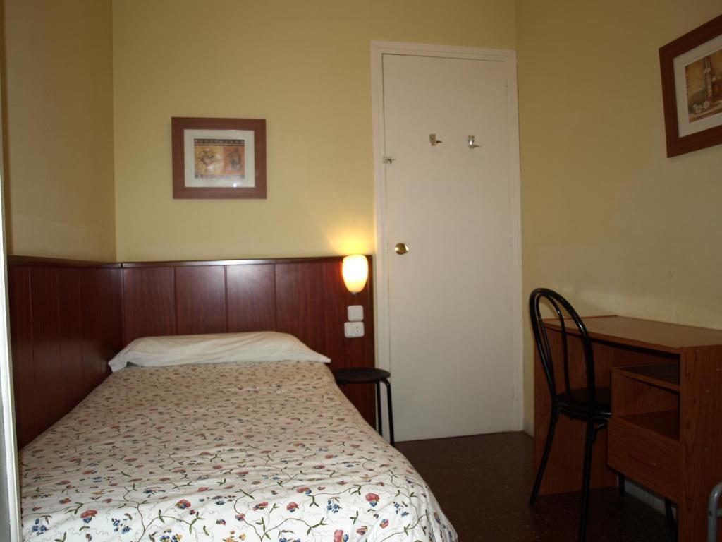 Hostal Bejar Барселона Екстериор снимка