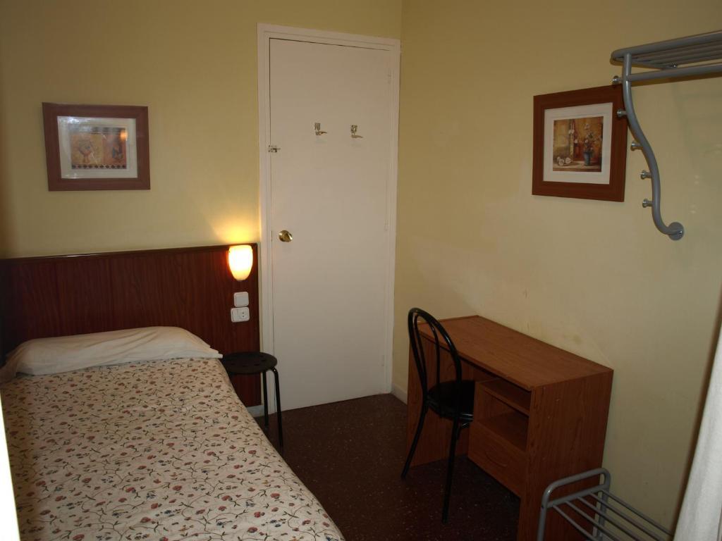 Hostal Bejar Барселона Екстериор снимка