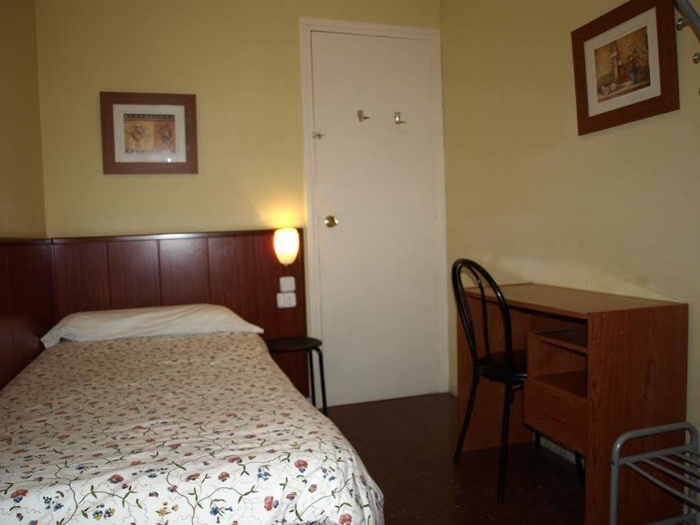 Hostal Bejar Барселона Екстериор снимка