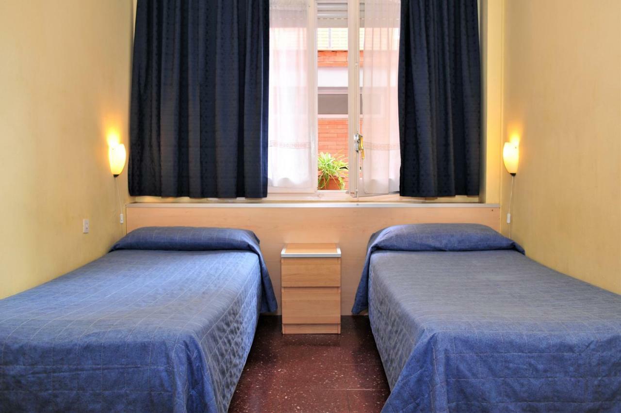 Hostal Bejar Барселона Екстериор снимка
