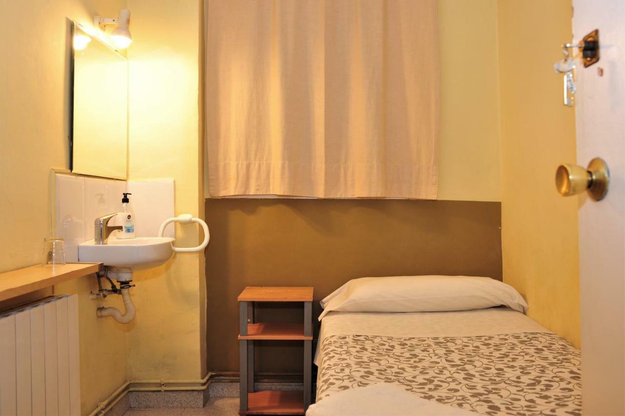 Hostal Bejar Барселона Екстериор снимка