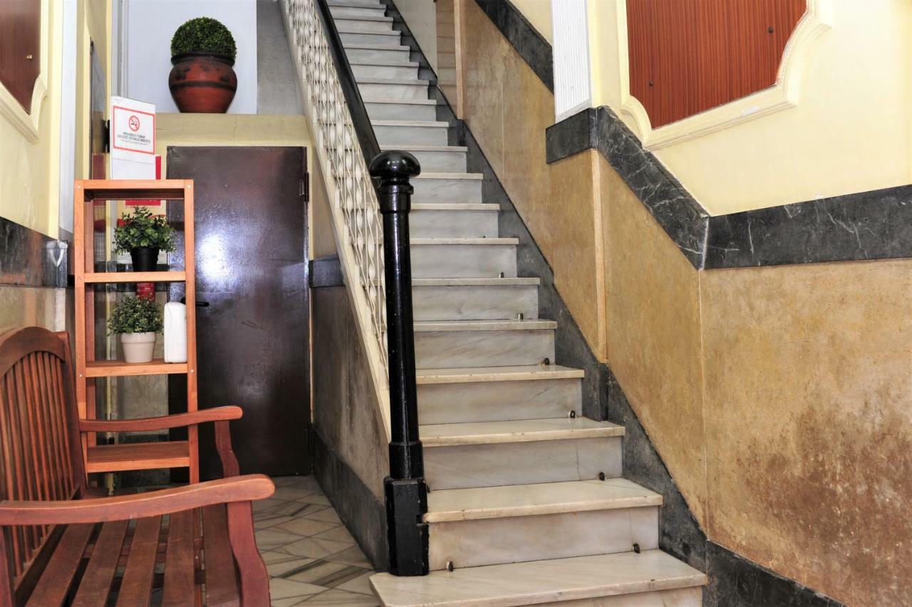 Hostal Bejar Барселона Екстериор снимка