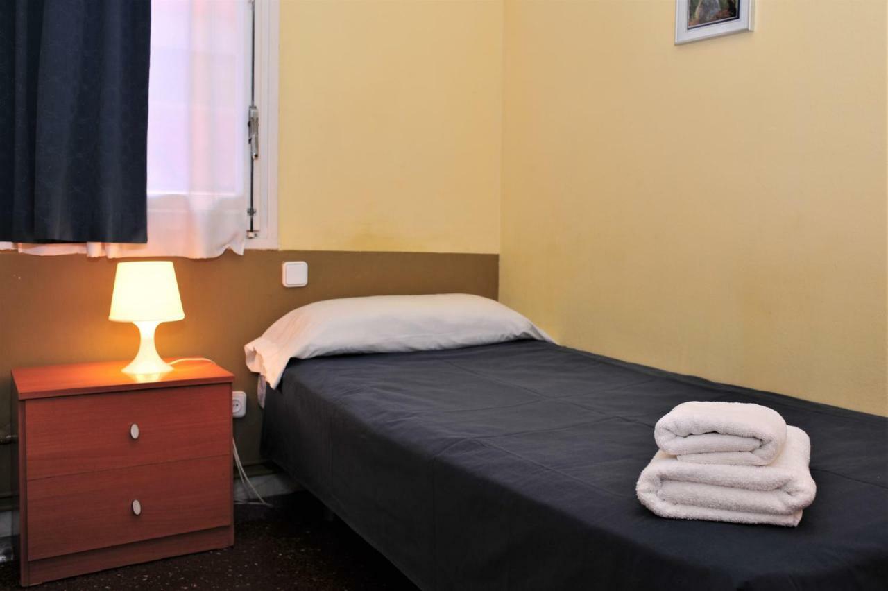 Hostal Bejar Барселона Екстериор снимка