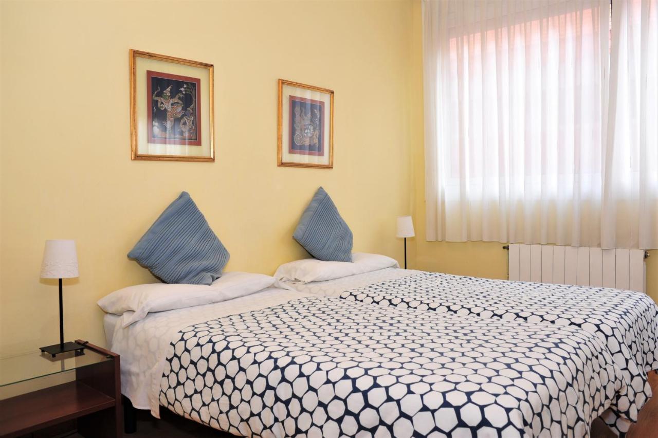 Hostal Bejar Барселона Екстериор снимка